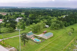 2222 N Main St, Highlands, TX 77562 - Photo 4