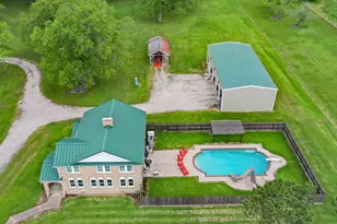 2222 N Main St, Highlands, TX 77562 - Photo 2