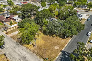 106 W Watt St, El Campo, TX 77437 - Photo 4