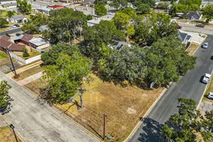 106 W Watt St, El Campo, TX 77437 - Photo 4