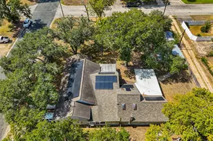 106 W Watt St, El Campo, TX 77437 - Photo 2