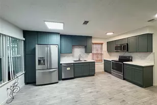12931 Becklin Ln, Houston, TX 77099 - Photo 4