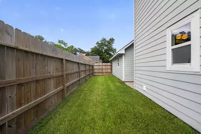 1086 S Hood Street, Alvin, TX 77511 - Photo 6