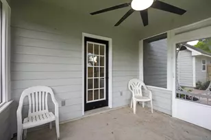 1086 S Hood St, Alvin, TX 77511 - Photo 8