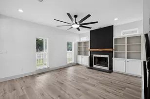 1086 S Hood St, Alvin, TX 77511 - Photo 14