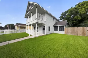1086 S Hood St, Alvin, TX 77511 - Photo 1
