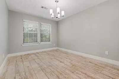 34 E Wandering Oak Drive, The Woodlands, TX 77381 - Photo 10