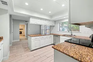 34 E Wandering Oak Dr, The Woodlands, TX 77381 - Photo 8