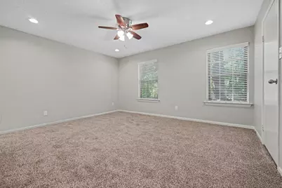 34 E Wandering Oak Drive, The Woodlands, TX 77381 - Photo 16