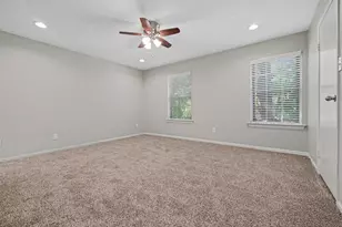34 E Wandering Oak Dr, The Woodlands, TX 77381 - Photo 16