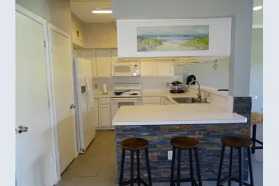127 April Point Drive S, Conroe, TX 77356 - Photo 6
