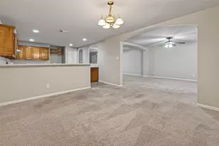 11827 E Galwan Cir, Houston, TX 77070 - Photo 12