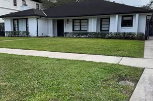 3805 Piping Rock Ln Ln, Houston, TX 77027 - Photo 1