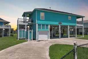 928 Olive Dr, Crystal Beach, TX 77650 - Photo 10