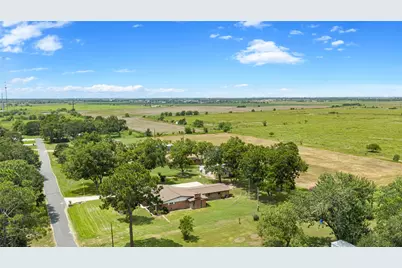 215 Lakeview Lane, El Campo, TX 77437 - Photo 4