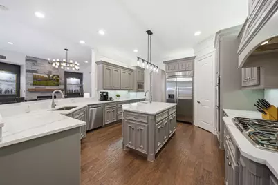 10 E Majestic Woods Place, The Woodlands, TX 77382 - Photo 12
