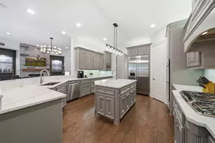 10 E Majestic Woods Pl, The Woodlands, TX 77382 - Photo 12