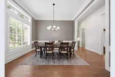 10 E Majestic Woods Place, The Woodlands, TX 77382 - Photo 4
