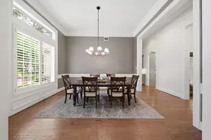 10 E Majestic Woods Pl, The Woodlands, TX 77382 - Photo 4