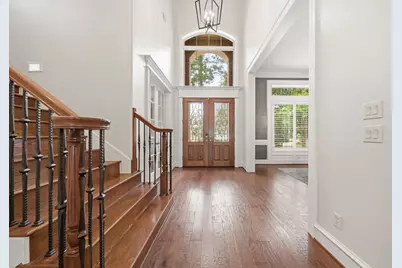 10 E Majestic Woods Place, The Woodlands, TX 77382 - Photo 2