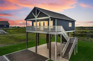 1041 Sunset Circle W, Crystal Beach, TX 77650 - Photo 1