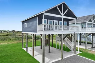 1041 Sunset Circle W, Crystal Beach, TX 77650 - Photo 2