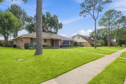 7823 Twin Hills Drive, Houston, TX 77071 - Photo 50
