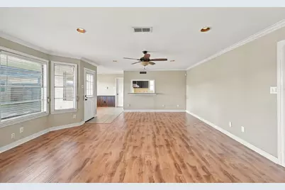 7823 Twin Hills Drive, Houston, TX 77071 - Photo 16