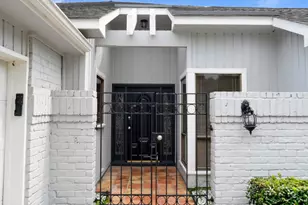12107 Carriage Hill Dr, Houston, TX 77077 - Photo 2
