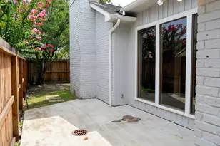 12107 Carriage Hill Dr, Houston, TX 77077 - Photo 10