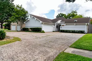 12107 Carriage Hill Dr, Houston, TX 77077 - Photo 2