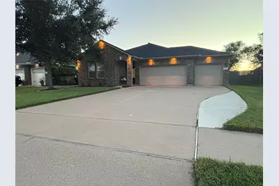 104 Avery Springs Lane, Dickinson, TX 77539 - Photo 2