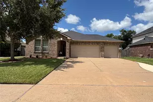 104 Avery Springs Ln, Dickinson, TX 77539 - Photo 1