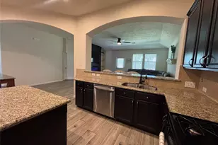 104 Avery Springs Ln, Dickinson, TX 77539 - Photo 6