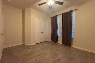104 Avery Springs Ln, Dickinson, TX 77539 - Photo 8