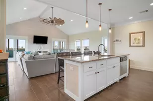 1086 Pennington St, Gilchrist, TX 77617 - Photo 4