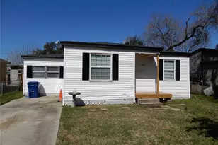 320 17th Ave N, Texas City, TX 77590 - Photo 2