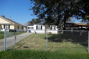 320 17th Ave N, Texas City, TX 77590 - Photo 1