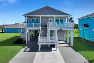 978 Sue Dr, Port Bolivar, TX 77650 - Photo 1