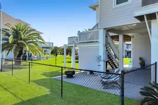 978 Sue Dr, Port Bolivar, TX 77650 - Photo 16