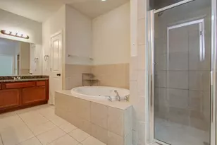10205 Brooktree Dr, Houston, TX 77043 - Photo 16