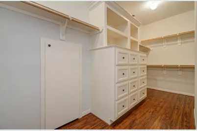 10205 Brooktree Drive, Houston, TX 77043 - Photo 18