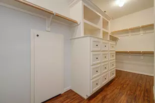 10205 Brooktree Dr, Houston, TX 77043 - Photo 18