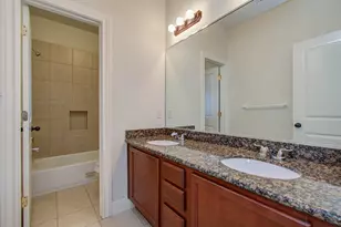 10205 Brooktree Dr, Houston, TX 77043 - Photo 28