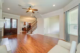 10205 Brooktree Dr, Houston, TX 77043 - Photo 6