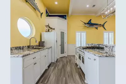 619 Private Road 675, Sargent, TX 77414 - Photo 14