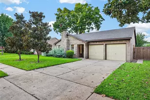 3107 Pecan Point Dr, Sugar Land, TX 77478 - Photo 4