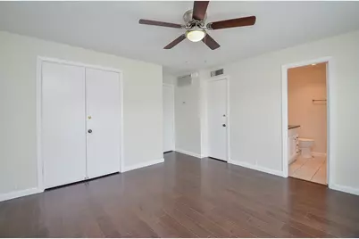 2121 Fountain View Drive #D50, Houston, TX 77057 - Photo 8