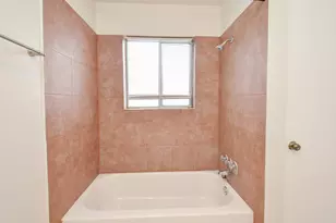 2121 Fountain View Dr, Houston, TX 77057 - Photo 10