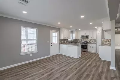 725 10th Street, Dickinson, TX 77539 - Photo 10